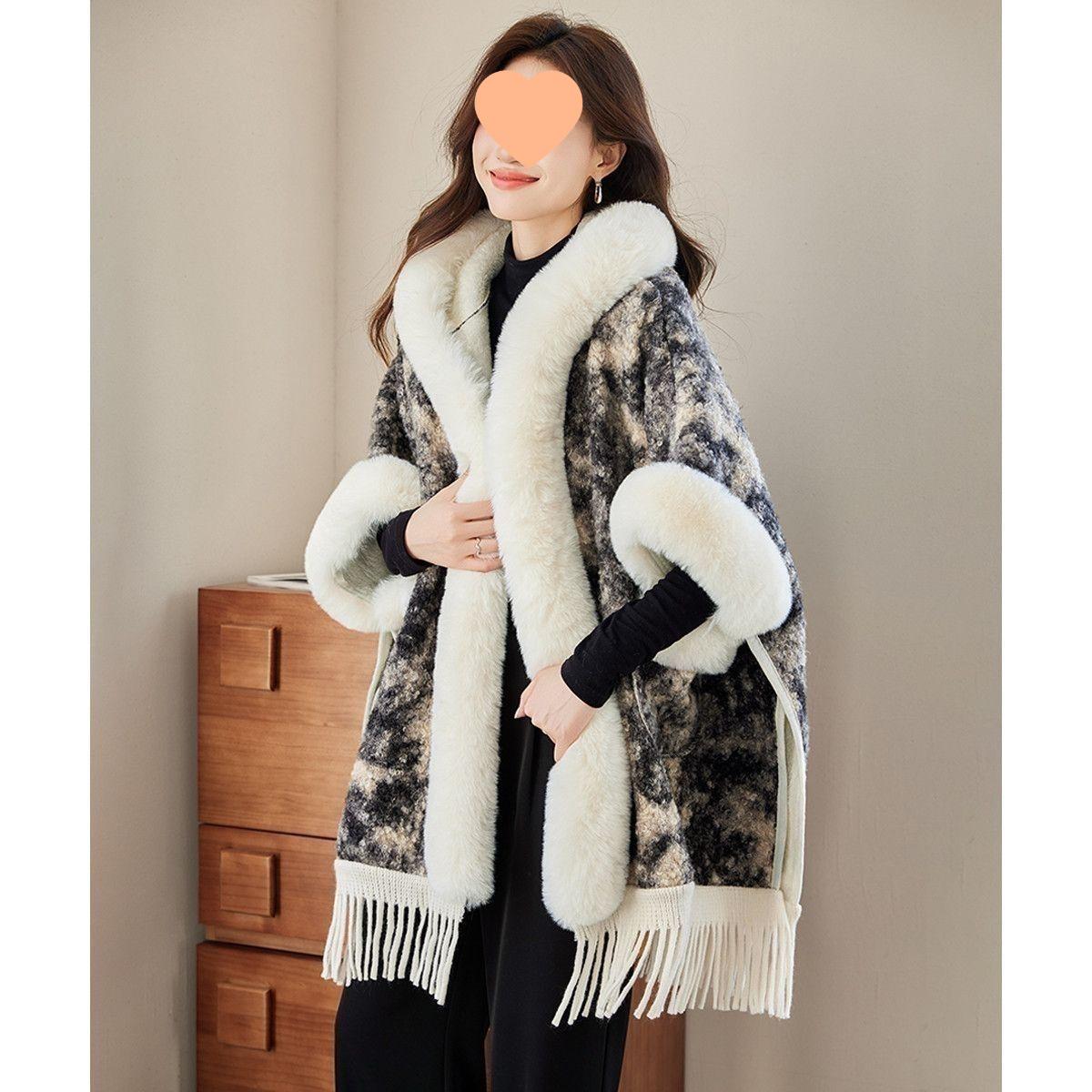 

Hooded Mid-Length Plaid Woolen Coat with Fur Collar and Fringe