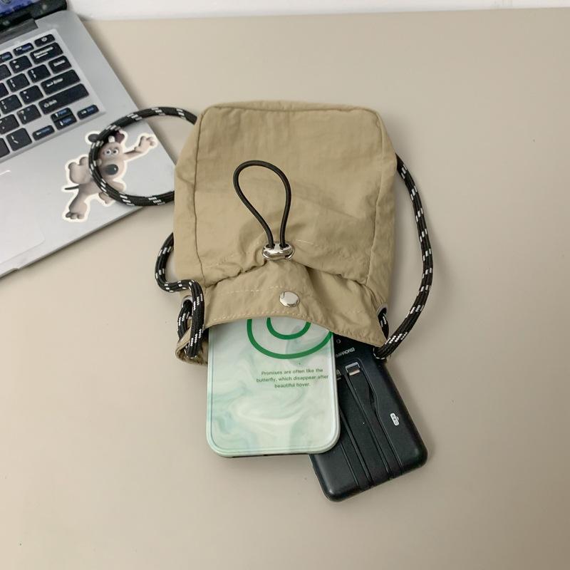 single shoulder messenger bag, drawstring small bag, niche sense, fashionable and lightweight mini mobile phone, nylon bag for women