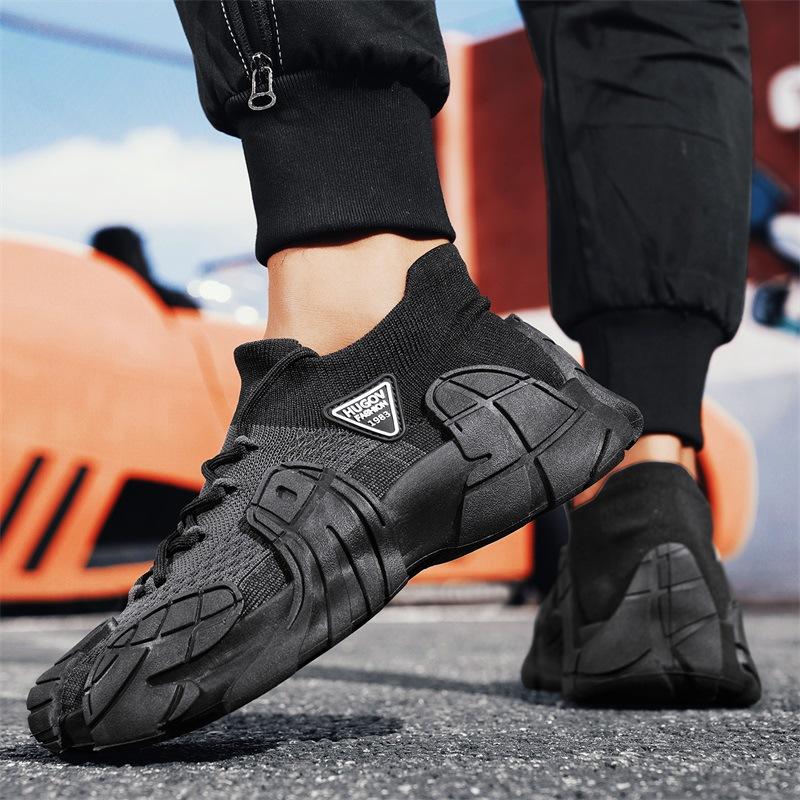 New youth sports and leisure shoes fly-woven breathable thick-soled wear-resistant octopus socks shoes