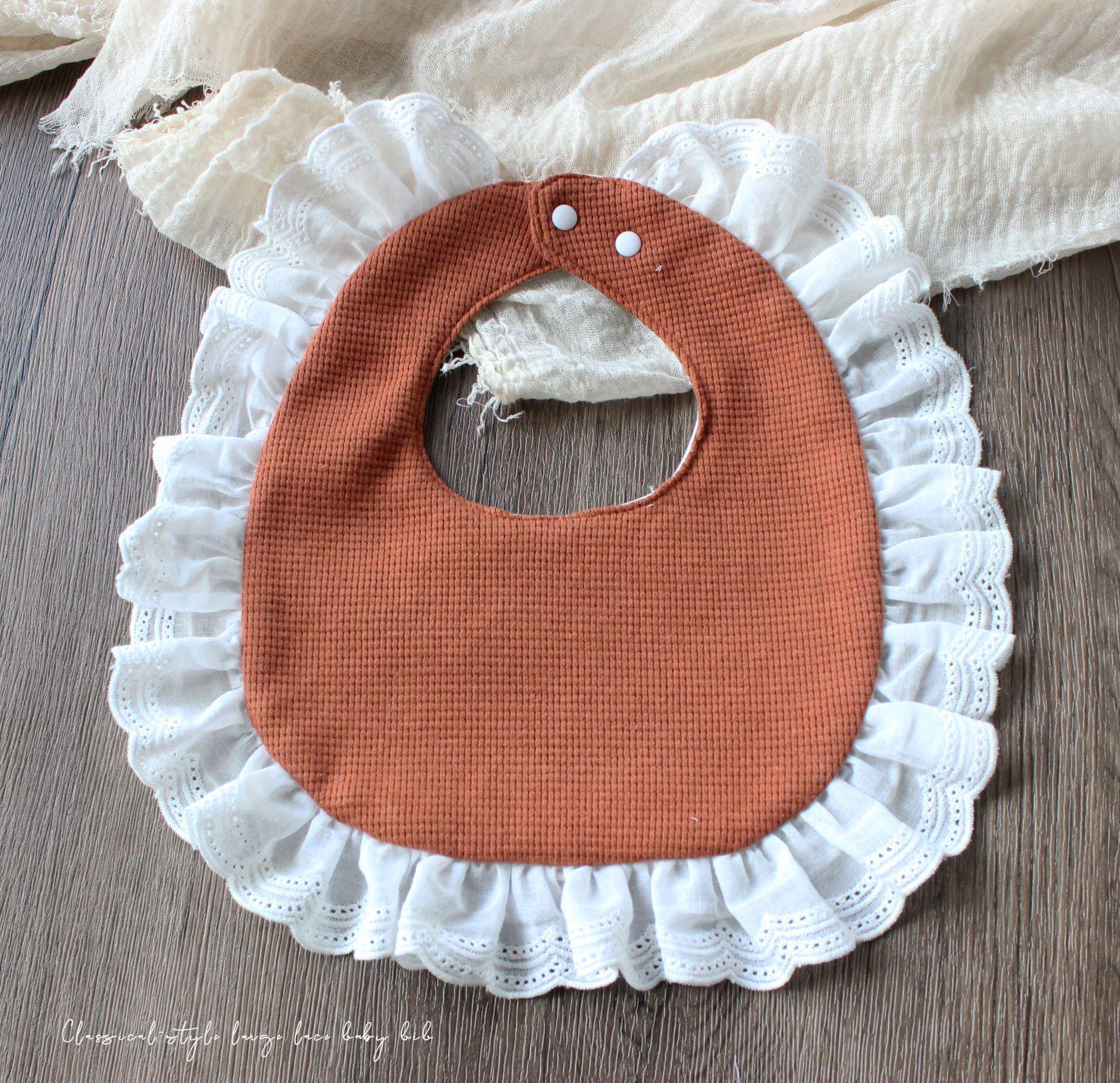 Spitzen-Lätzchen im koreanischen Stil mit Tasche: Verdicktes, wasserdichtes, besticktes U-förmiges Design für Mädchen.