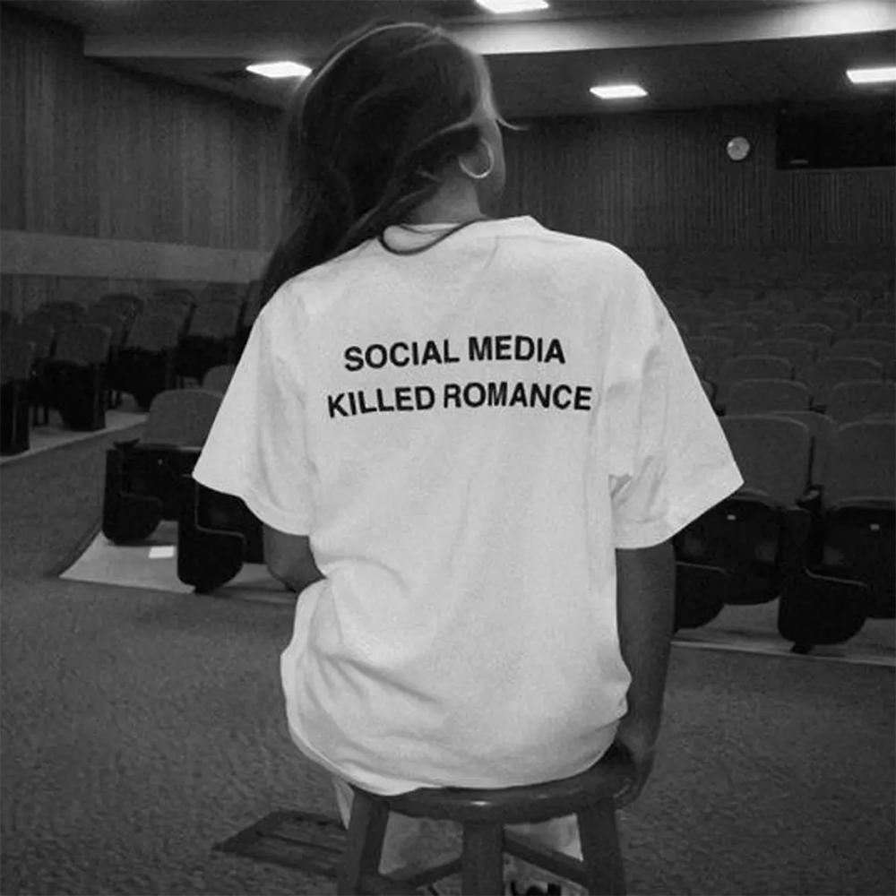 Social Media Killed Romance T-Shirt Herren Ästhetisches Valentinstags-T-Shirt mit Buchstabendruck Unisex Hochwertige Paar-Baumwoll-T-Shirts