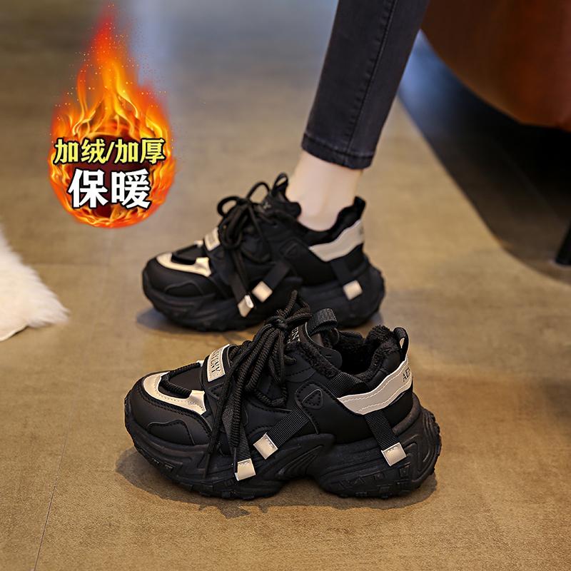 Showing feet small velvet two cotton dad shoes new winter thick-soled heightening sneakers black cotton shoes 35