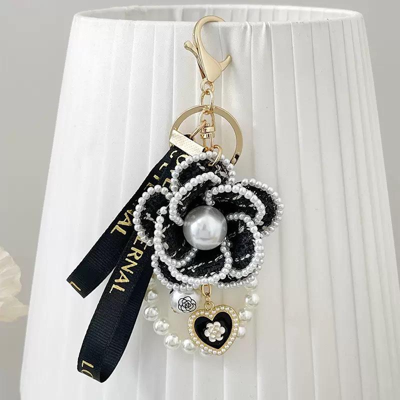 1 Elegant Handmade Camellia Keychain with Imitation Pearl Design, Suitable for Hanging On Cars, Bags, Any Item, Christmas Gifts