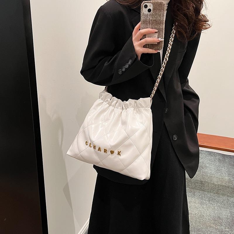 Premium Diamond Chain Bag Women's New Versatile Shoulder Messenger Commuter Bag Niche Tote Bag