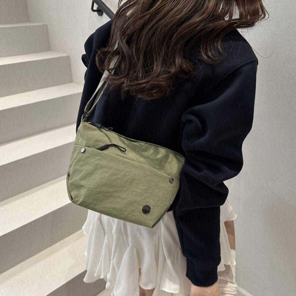 Stylish Ultra-Light Nylon Crossbody Bag Adjustable Wide Strap Large Capacity Messenger Bag Zipper Closure Women Bag Outing