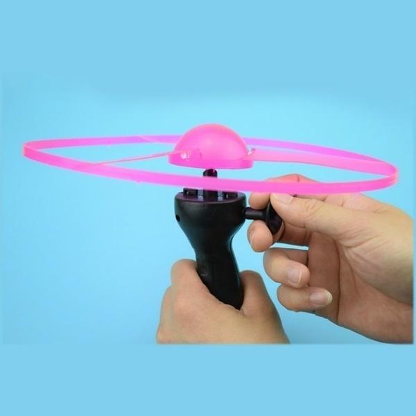 Αστείο Spinning Flyer Φωτεινό Flying UFO LED Light Handle Flash Flying Toys for Kids Outdoor Game