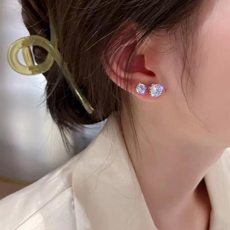 Silver Needles, Ear Holes, No Removal of Cochlear Earrings, Women's Zircon Super Flash Earrings, Women's Niche High-end Small Bone Earrings.