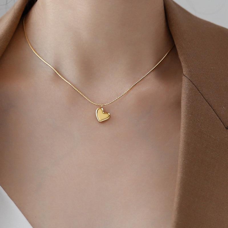 Elegant Titanium Steel Clavicle Necklace for Women - Trendy, Durable, and Fashionable