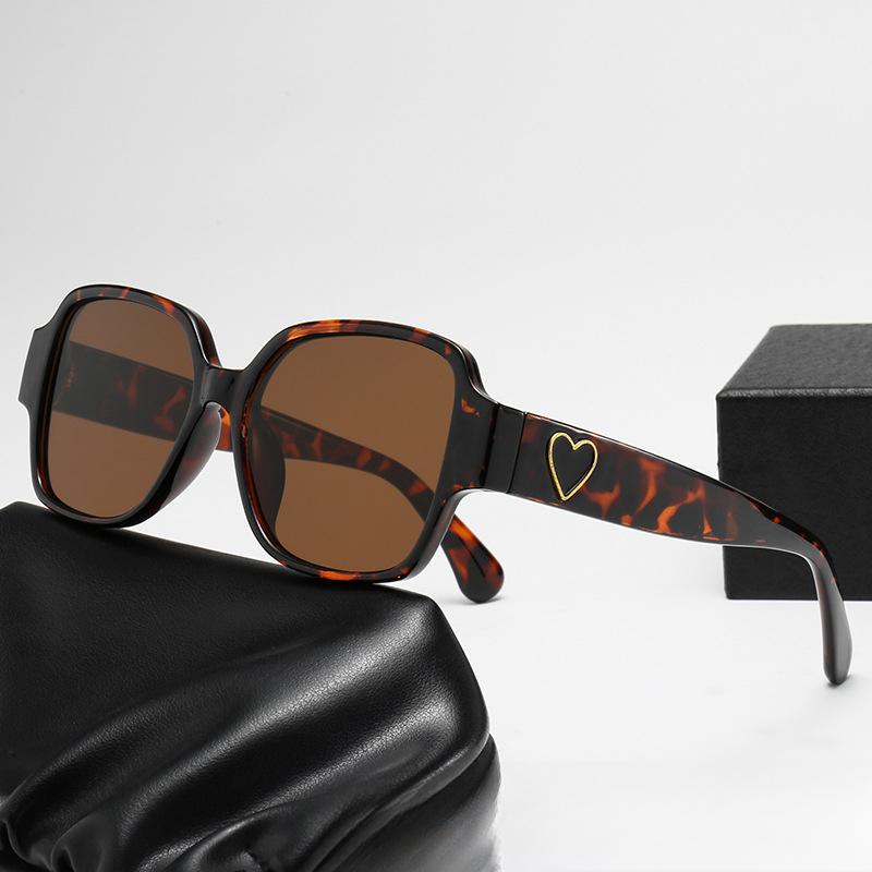 

Квадратные Любовь Высококачественные Солнцезащитные очки Модный Тренд Роскошные Солнцезащитные очки с защитой от УФ-лучей.