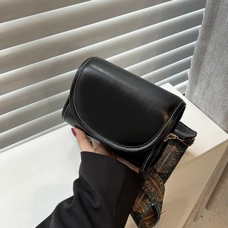 New Retro Women's Bag Fashionable and Simple Shoulder Bag Women's Autumn Messenger Bag Small Square Bag Women's Bag