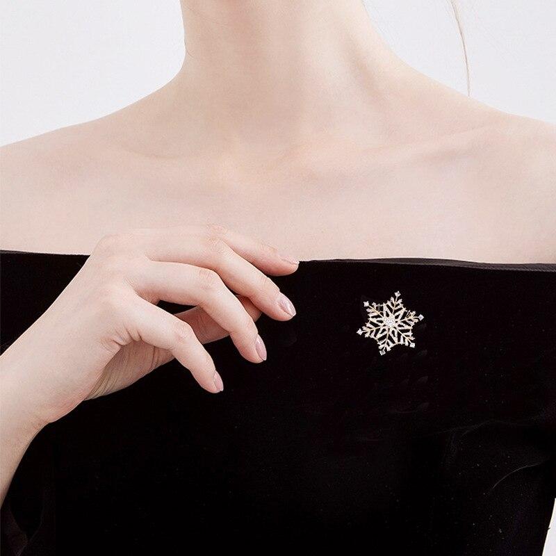 Blucome Temperament Three-dimensional Snowflake Zircon Brooch Ladies Office Suit Coat Pin Buckle