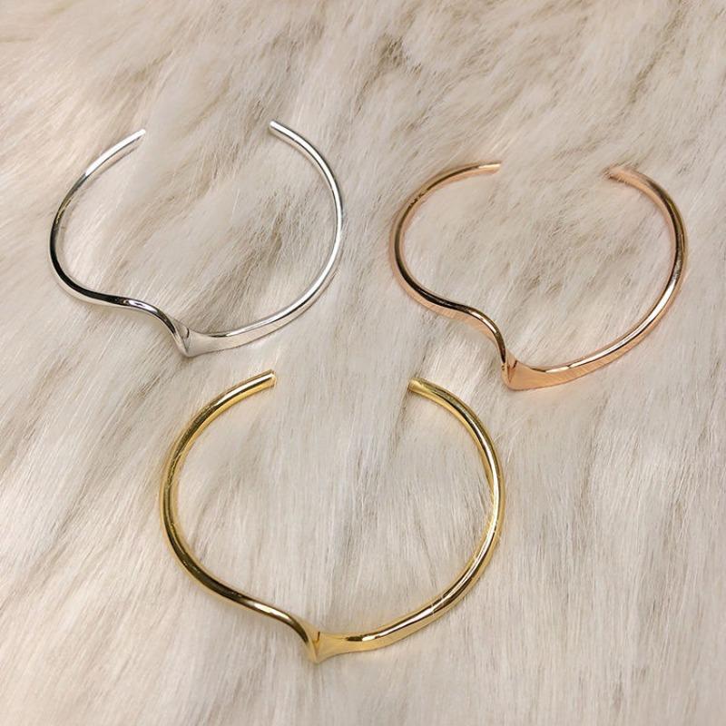 Cold Wave Pattern Bracelet - A Unique and Versatile Design for Women, Featuring Simple and Elegant Design On The Opening of The Bracelet