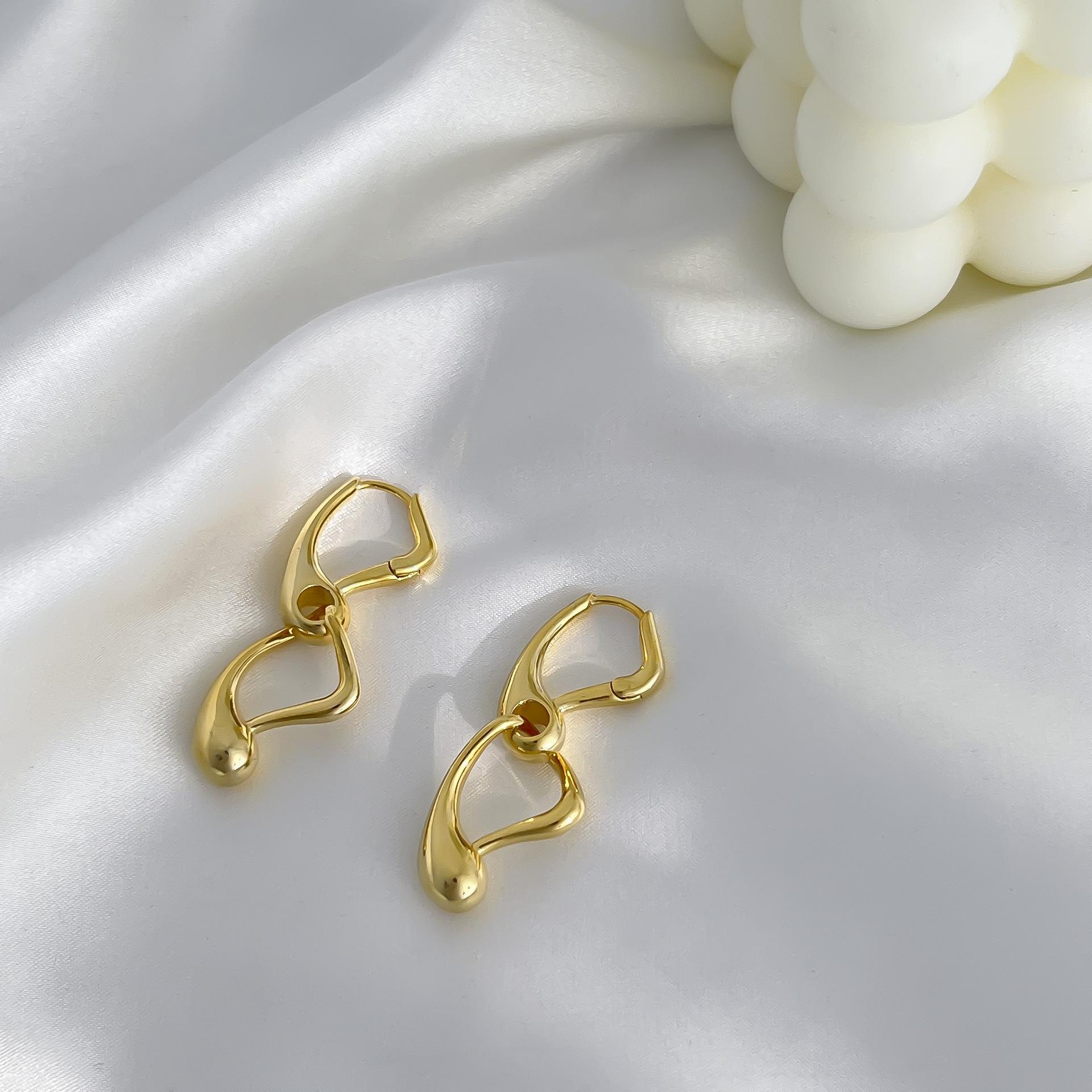 

Покрытые медью 18-каратным золотом, серьги в стиле легкой роскоши с персонализацией, простые и холодные серьги-подвески с нерегулярным гетеросексуальным длинным соединением золотой