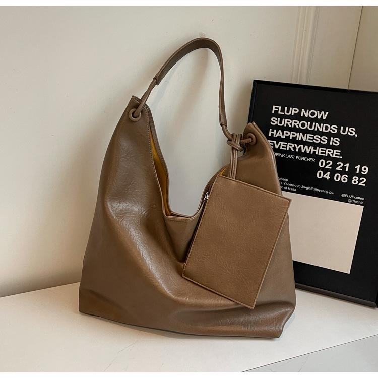 2024 Retro High-End Women's Tote: Fashionable, Simple, Large Capacity Shoulder Bag for Work and Commute