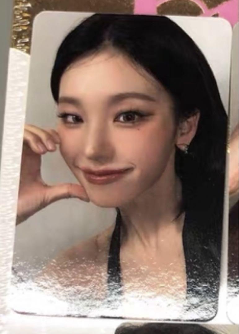 

[USED] itzy GOLD Chinese Starriver Yonton Trading Card Yeji