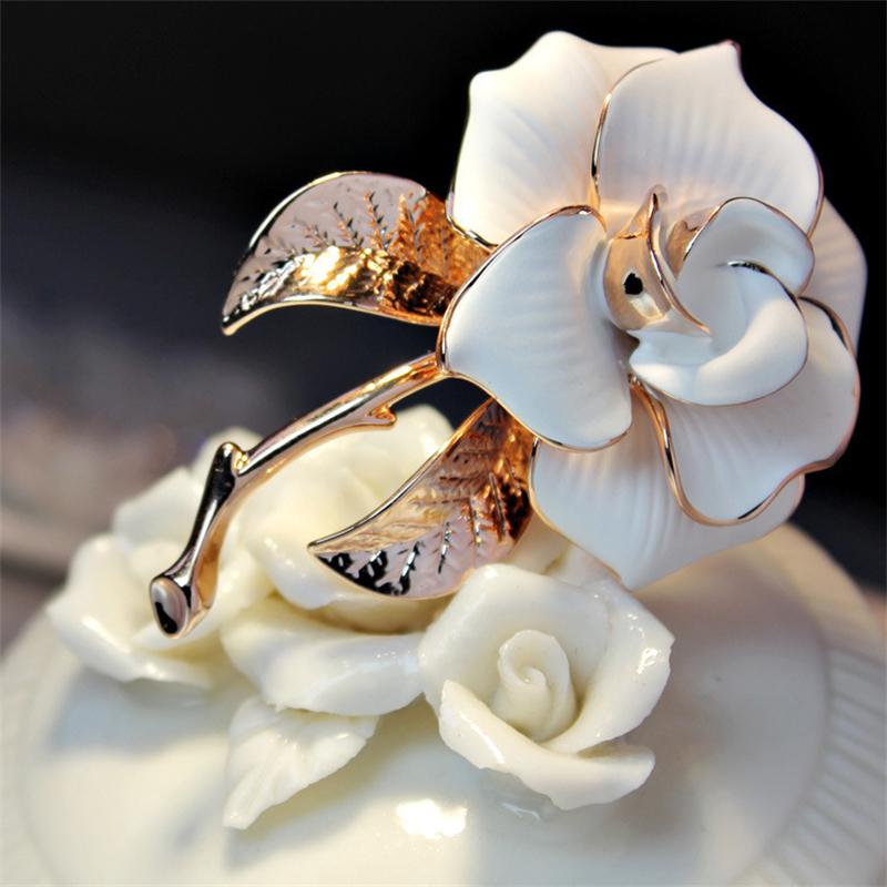 

Women Elegant Rose Full Rhinestone Brooch Pin Fashion Retro Accessories Jewelry For Lady Trendy Flower Brooches Pins Party Gift белый