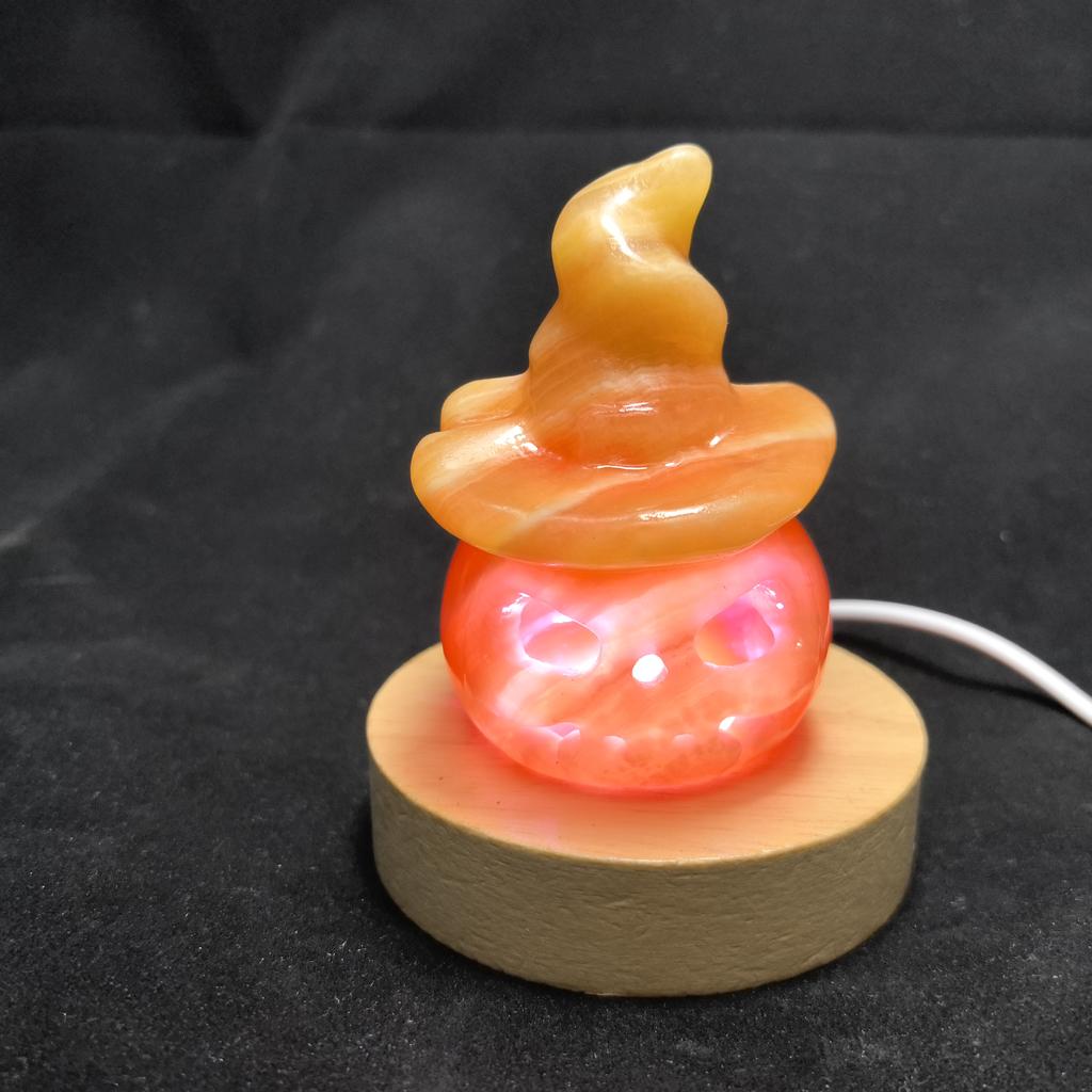 Alle Arten von Kürbisschnitz-Steinkunst und Handwerksskulpturen für Halloween-Hausdekoration, Festivals und den täglichen Gebrauch