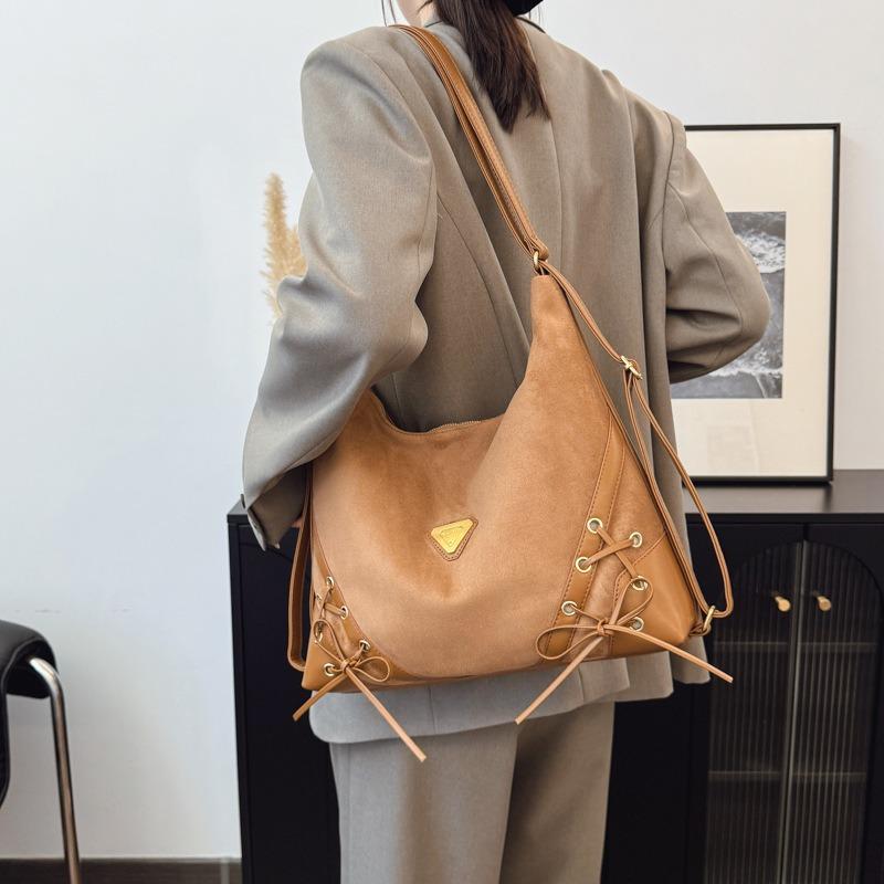 Retro Casual Large-capacity Tote Bag Women's New Autumn and Winter Casual Commuting Shoulder Bag Backpack