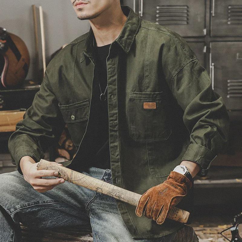 Herren Retro Schweres Arbeitshemd: Langärmige Jagdjacke im Oversize-Schnitt mit Samtfutter, Herbstlicher Coach-Stil.