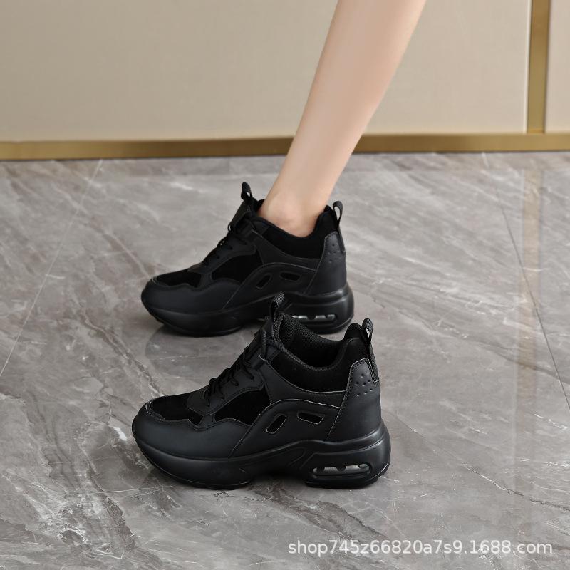 

2025 новые женские спортивные туфли с увеличением внутренней высоты, кожаный верх, большой размер, платформа интернет-знаменитости, папины кроссовки, универсальные, подчеркивающие стопу, маленькие, повседневные 42