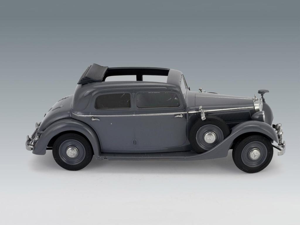 ICM German Typ320 W142 Staff Car Plastic Model 1/35