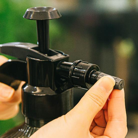 2L Watering Can with Scales Multipurpose PP Pressure Type Mister Spray Bottle Garden Supplies