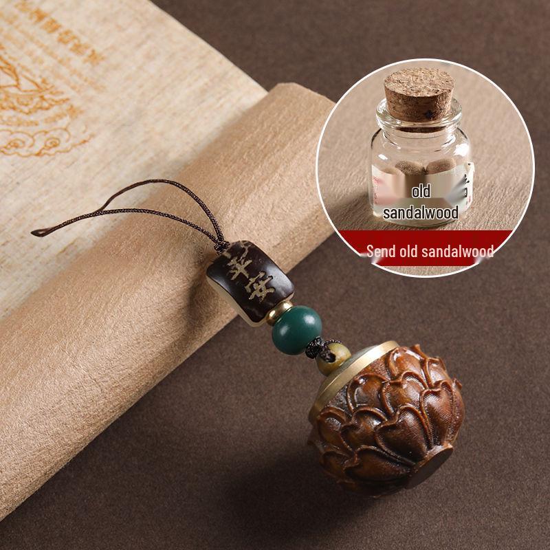 Green Sandalwood Vintage Hollow Sachet Keychain Aromatherapy Pendant