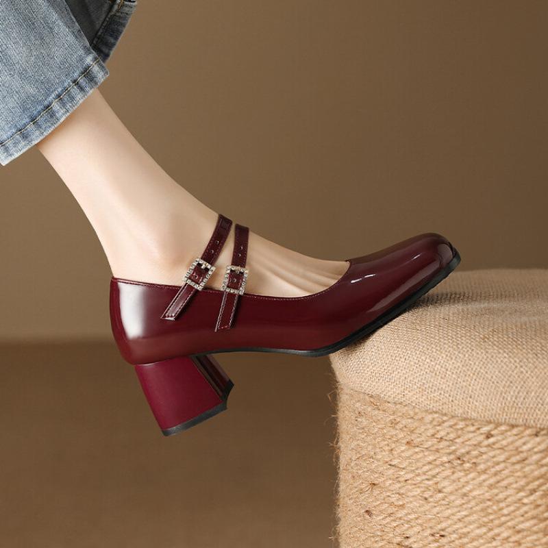 

Носите маленькие кожаные туфли во все сезоны, новые женские туфли-лодочки из лакированной кожи с квадратным носком, туфли на среднем каблуке большого размера, повседневные однотонные с пряжкой 36 бордовый