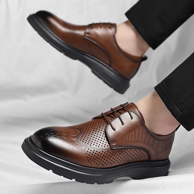 Fashion Summer New Perforated Lightweight Lace Up Comfortable Casual Leather Shoes Fashion Brand Men's Blok Carved Casual Oxford Shoes