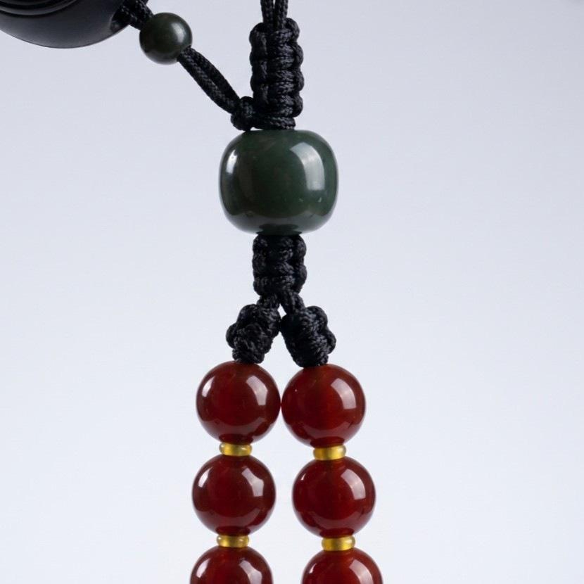 Natural red agate phone lanyard, short wrist strap for women, chalcedony pendant, durable and sturdy cord