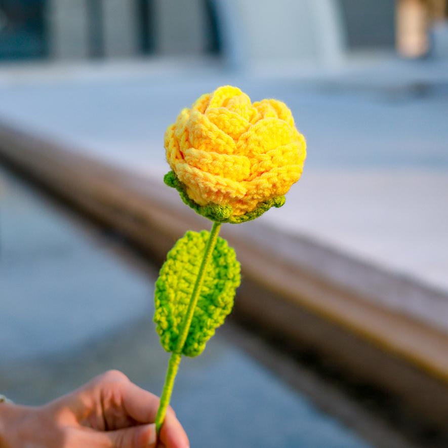 

1шт вязаный цветок розы тюльпаны маргаритки искусственные цветы букет свадебное украшение ручной вязки креативный цветочный букет подарок