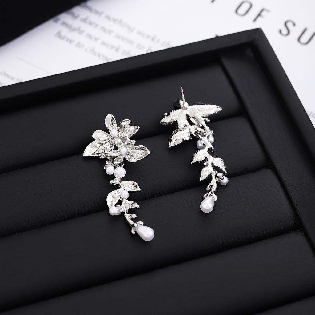 French Retro Exquisite Flower Pearl Earrings, Light Luxury High Sense Cold Style Fashion Temperament Earrings Women