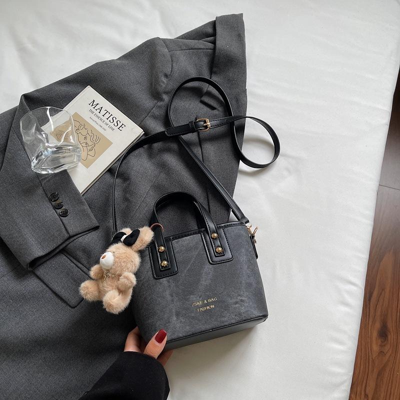 Handbag Small Fresh Bag Women's 2025 New Shoulder Bag Crossbody Bag Fashion Niche Bucket Texture Casual Women's Bag