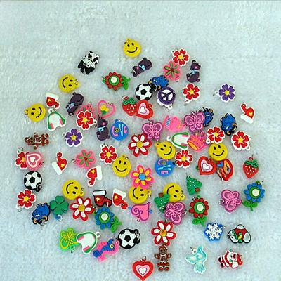 Colgante Popular de PVC de Goma Suave: Pulsera de Gomas de Colores de Dibujos Animados con Anillo de Hierro.