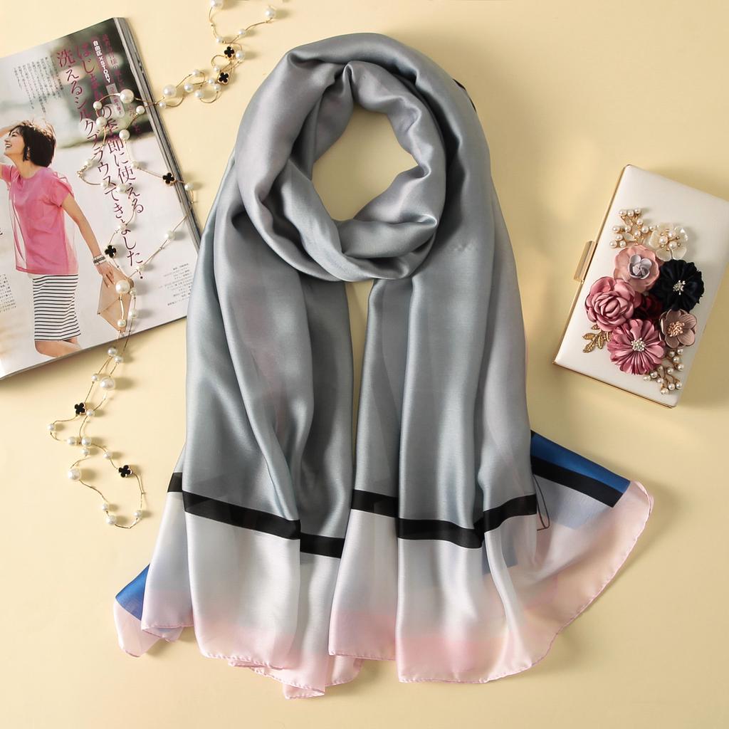 Neue Frühlings- und Sommerdrucke Vielseitiger und multifunktionaler Seidenimitatschal für Damen mit floralem Sonnenschutzschal Mittellanger Stil