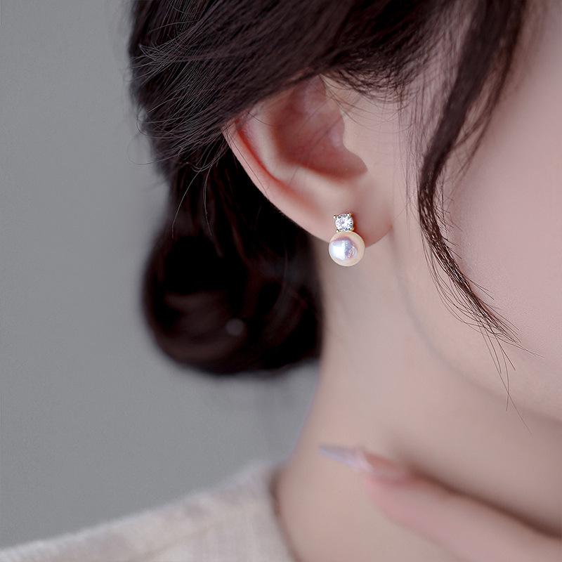 Elegant High-End Pearl Stud Earrings for Women: 2026 Trendy Light Luxury Design