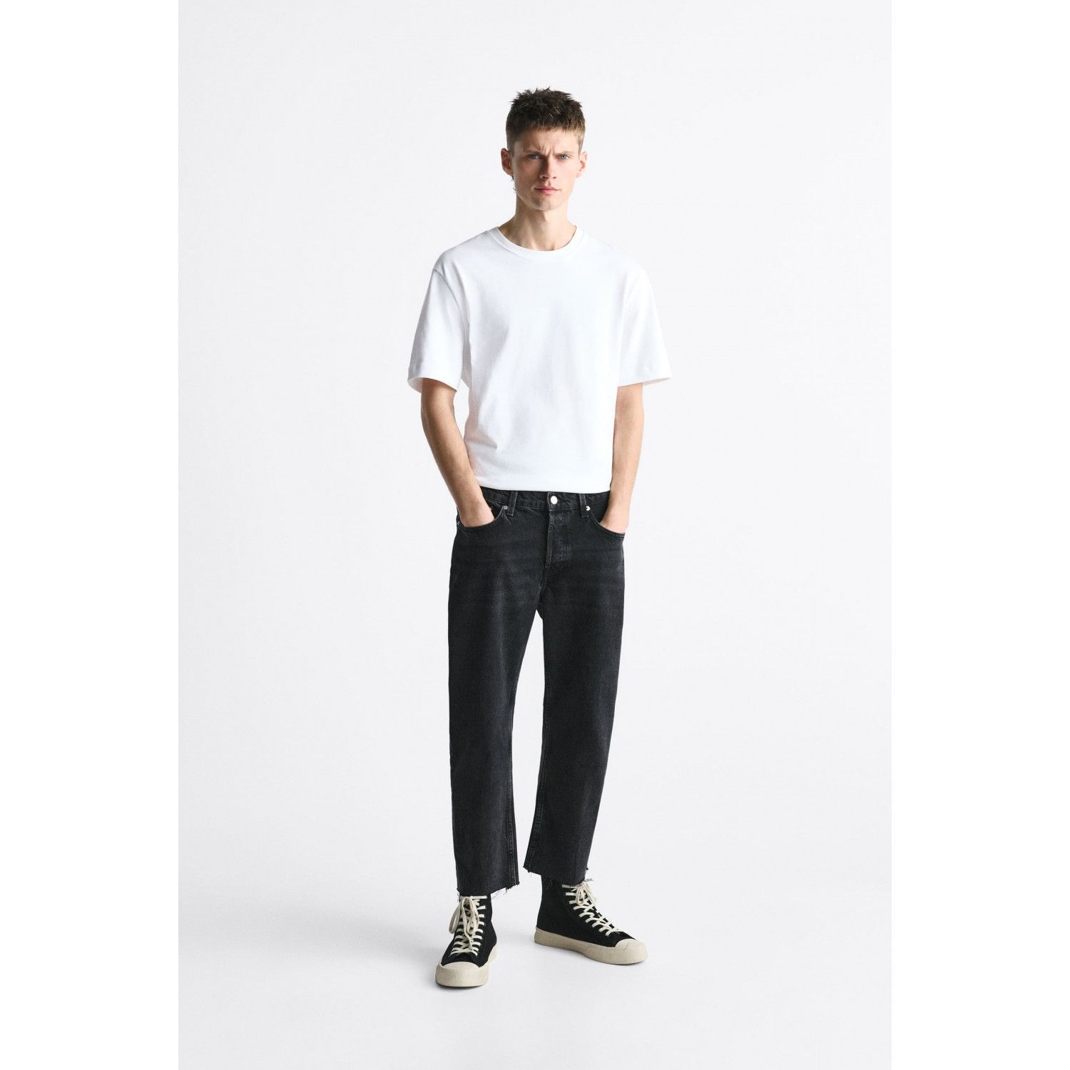 

STRAIGHT LEG CROPPED JEANS