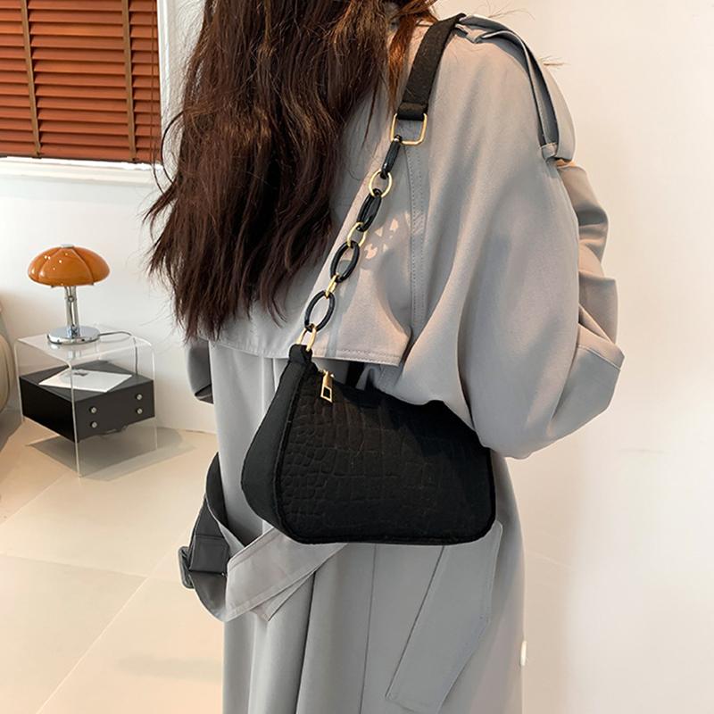 Popular Retro Gentle Temperament Small Square Bag 2023 Fall Shoulder Handheld Fashion Casual Yankee Underarm Small Square Bag