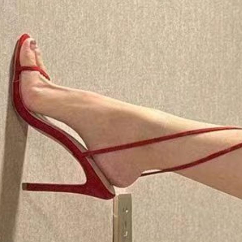 

Мода 2025 Новые Летние Босоножки с Острым Носком и Узкими Ремешками Женские Туфли на Пряжке Сексуальные Тонкие Высокие Каблуки Банкет Выпускной Zapatos De Mujer 35 красный