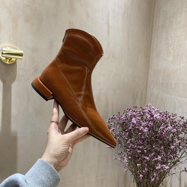 Schwarze dünne spitze flache kurze Stiefel Damen Frühling und Herbst Einzelstiefel 2025 neue Lackstiefel Kinder niedriger Absatz dünne Stiefel