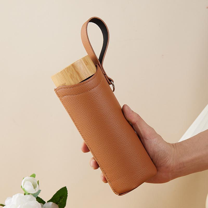 Hochwertiger Verdickter PU-Leder Glas Wasserbecher Schutzhülle Universelle Isolierte Tassenabdeckung Mit Handschlaufe Eleganter Moderner Stil
