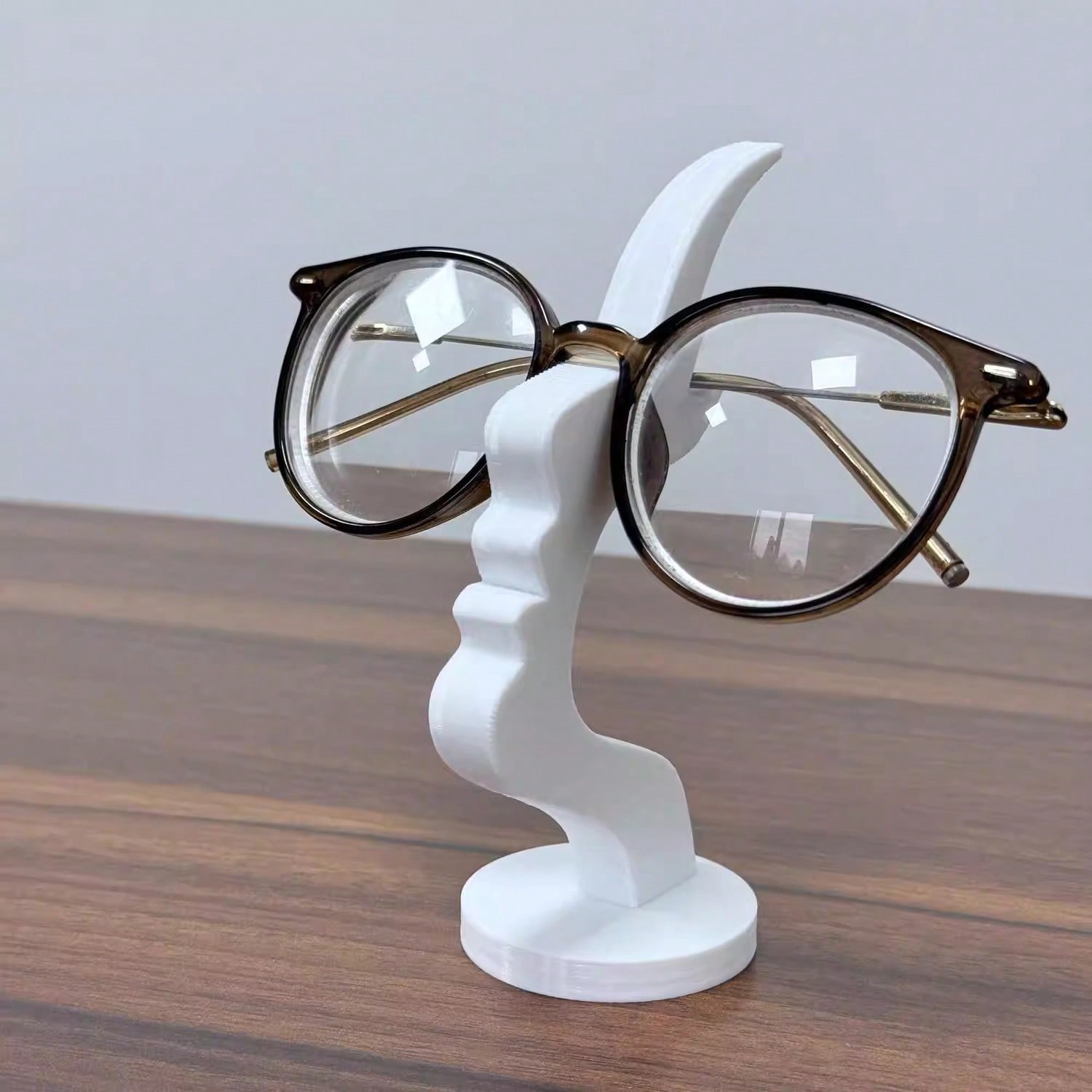 Unique Curved Eyeglass Frame Stand, Artistic Storage Solution To Enhance Desk Or Nightstand Decor, Practical Minimalist Black Design Gift White 1 Pack разноцветный