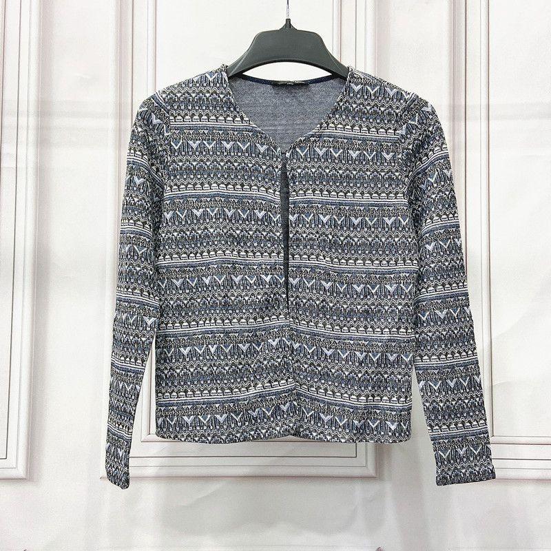 

Экспорт Мода больших размеров Женский кардиган больших размеров 150,00 кг Костюм Grey Size 38-no hook