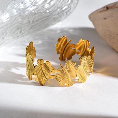 Unisex Gold galvanisiert Offener Armreif: Glattes, übertriebenes Titanstahlarmband, nicht verblassend, europäisch-amerikanischer Stil