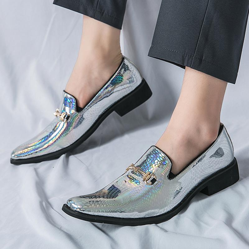 New Luxury Men's Glossy Leather Shoes High-end Silver Banquet Loafers Flat Chelsea Shoes Men's Pointed Business Footwear