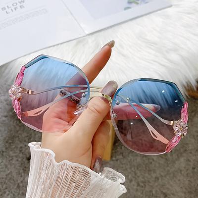 Diamond Inlaid Sunglasses for Women Summer Fashion Frameless Diamond Cut Edge Protection Ultraviolet Sunglasses Elegant Round Face Slimming Glasses