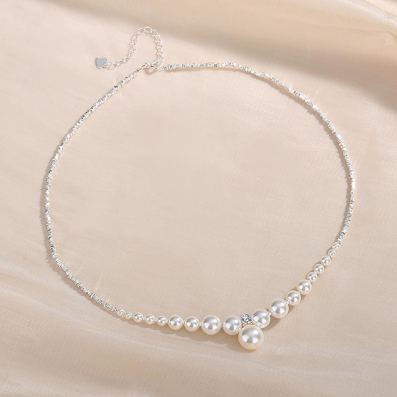 Luxurious S925 Sterling Silver Clavicle Necklace with Crushed Silver and French-Style Round Imitation Pearls.