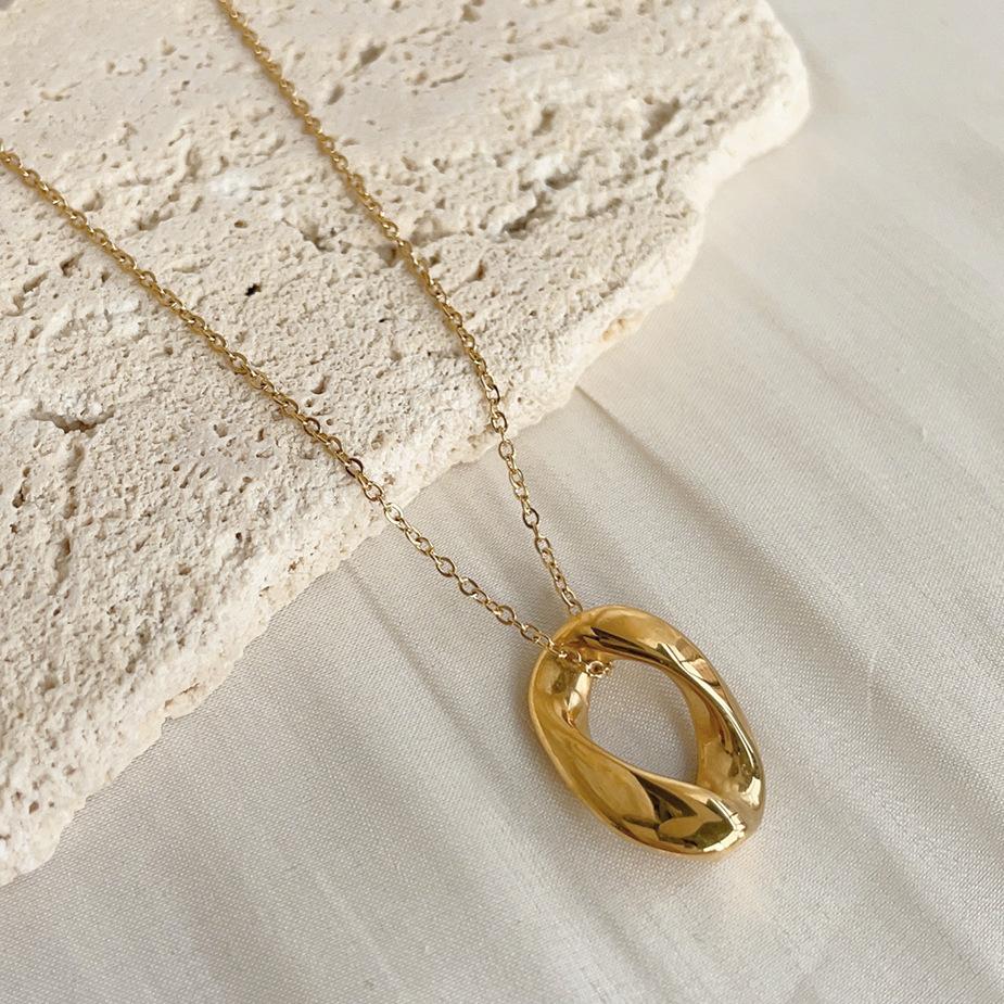 Minimalist Versatile Water Drop Necklace 18K Gold Titanium Steel Necklace Color Retaining Autumn And Winter Necklace Sweater Chain