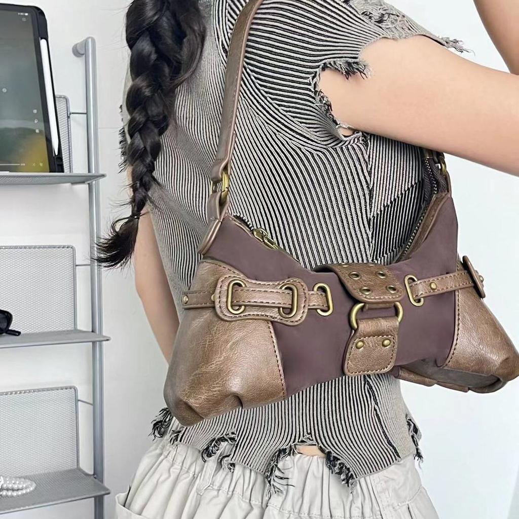 Retro Patchwork Achselhöhen-High-End-Motorrad Hot Girl High Looks Vielseitige Einzel-Schulter-Baguette-Tasche