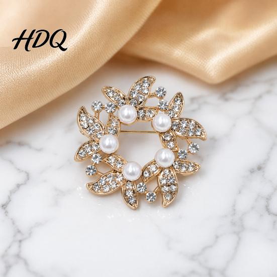 Lapel Pin Brooch Pin Faux Pearl Wreath Design with Rhinestones Inlaid Circular Flower Leaf Garland for Coats Shirts Bags Accessories Metal